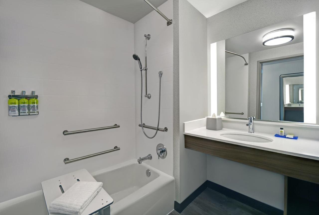Express - - Galleria Area By Ihg Hotel 3*