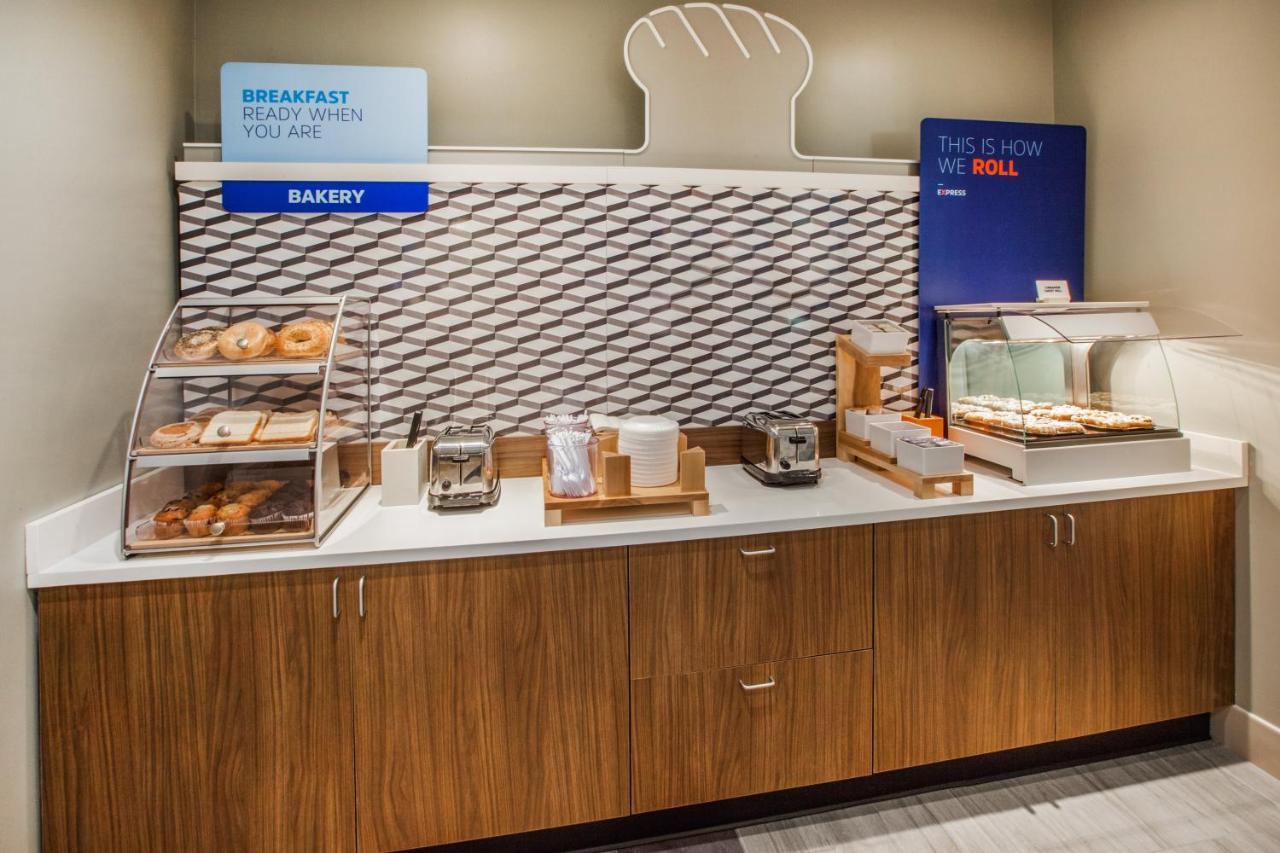 Express - - Galleria Area By Ihg Hotel 3*