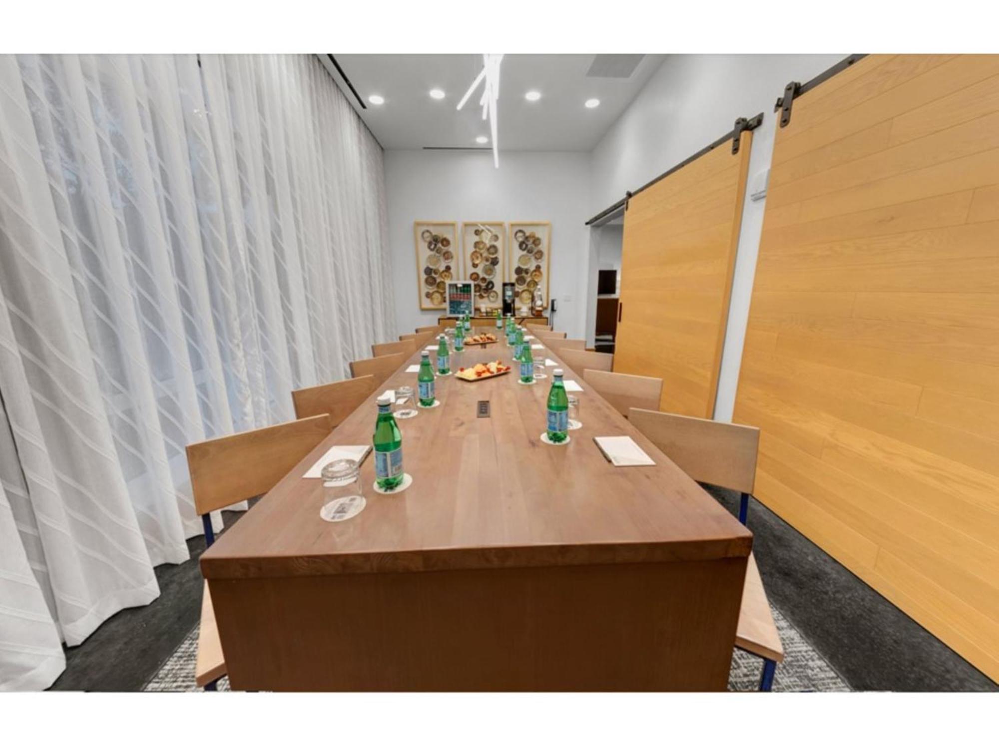 Express - - Galleria Area By Ihg Hotel 3*